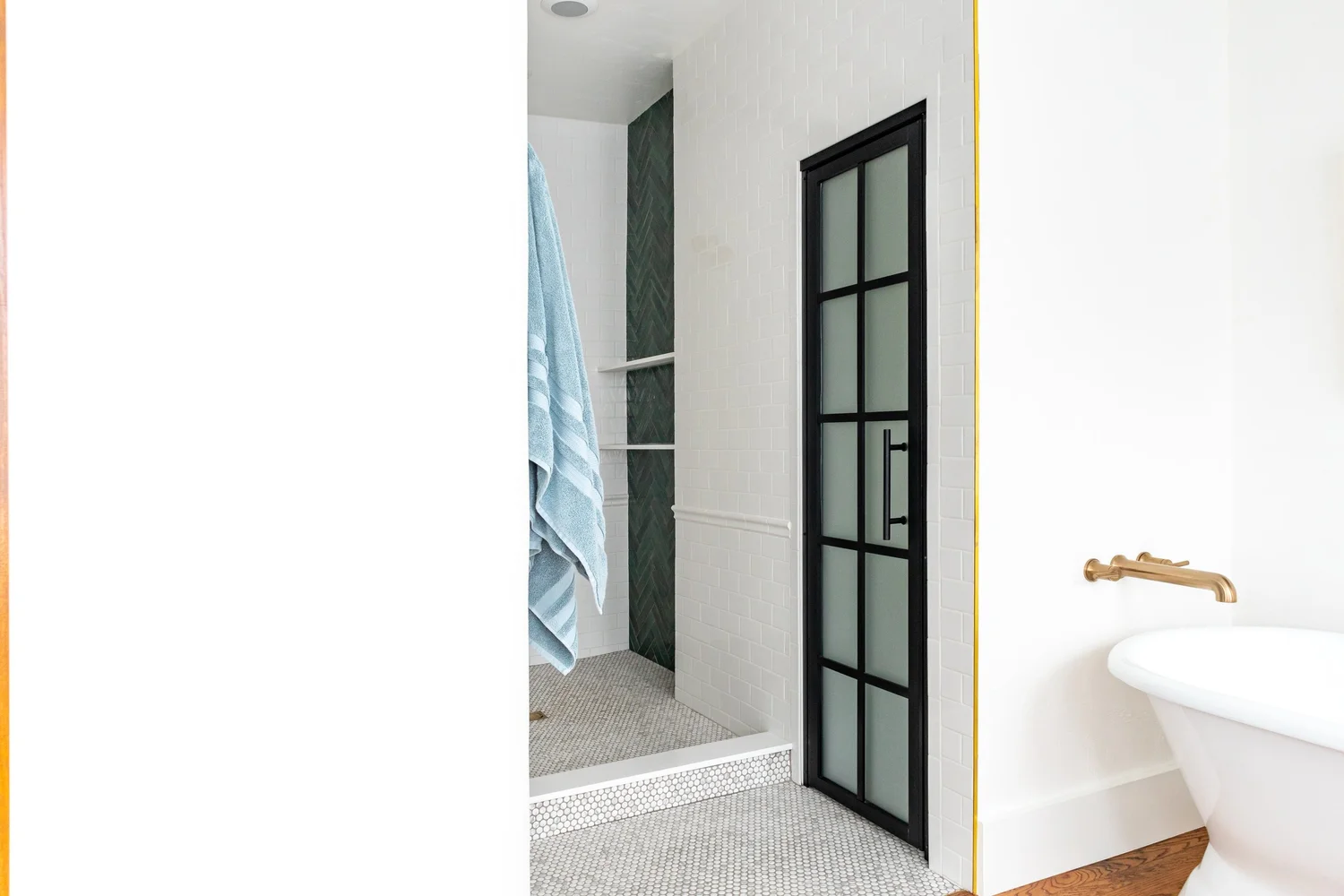 Modern historic bathroom remodel in Heritage Hills, Oklahoma City